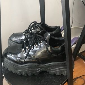 SUPER CUTE& edgy plat-form shiny shoes(Not JC)🖤